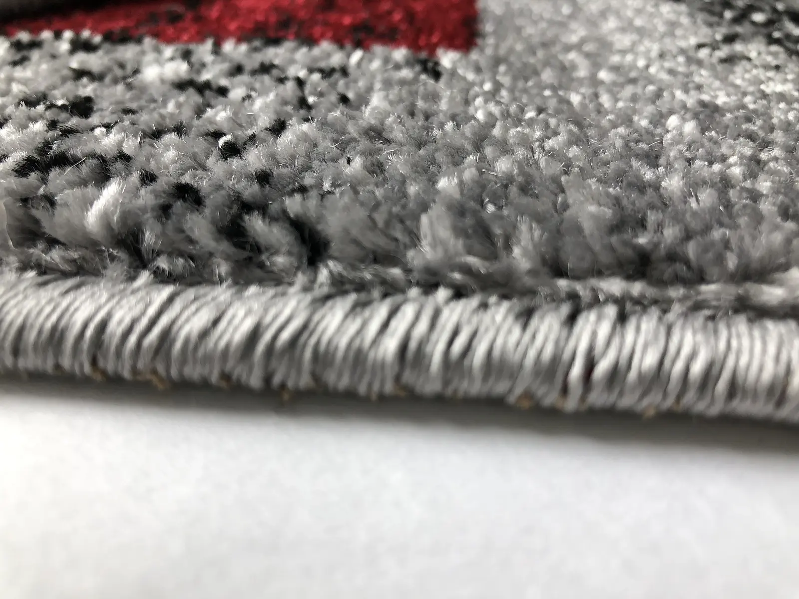 Килим фризе з невисоким ворсом Macio сірий з червоним Gray/Red 04152A
