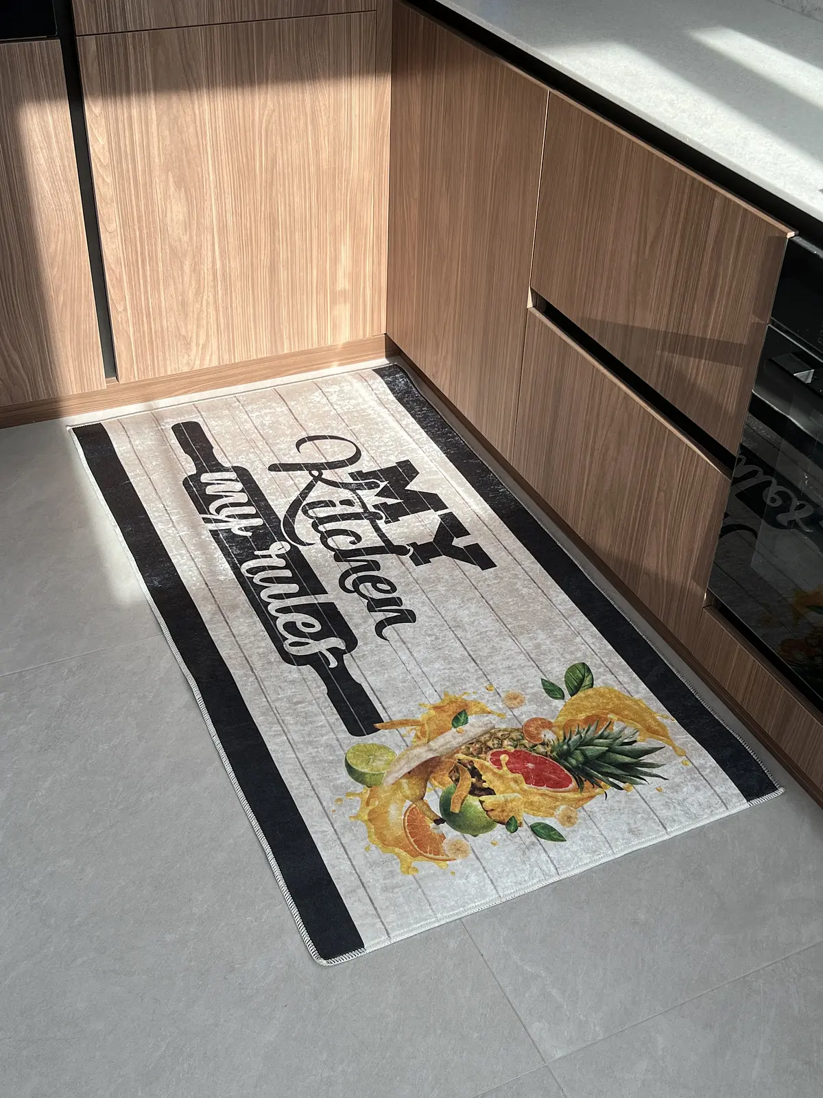Універсальний килим на прогумованій основі для кухни Verda Marina My kitchen my rules Білий E116
