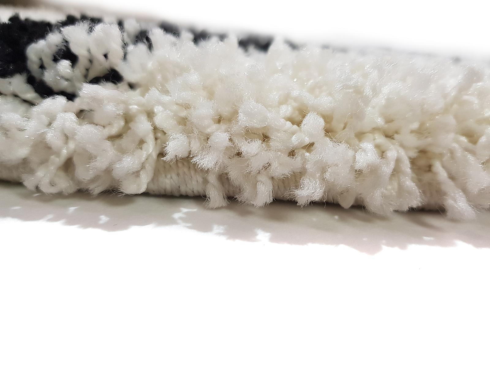 Пухнастий килим Plumis Lux WHITE 7368В