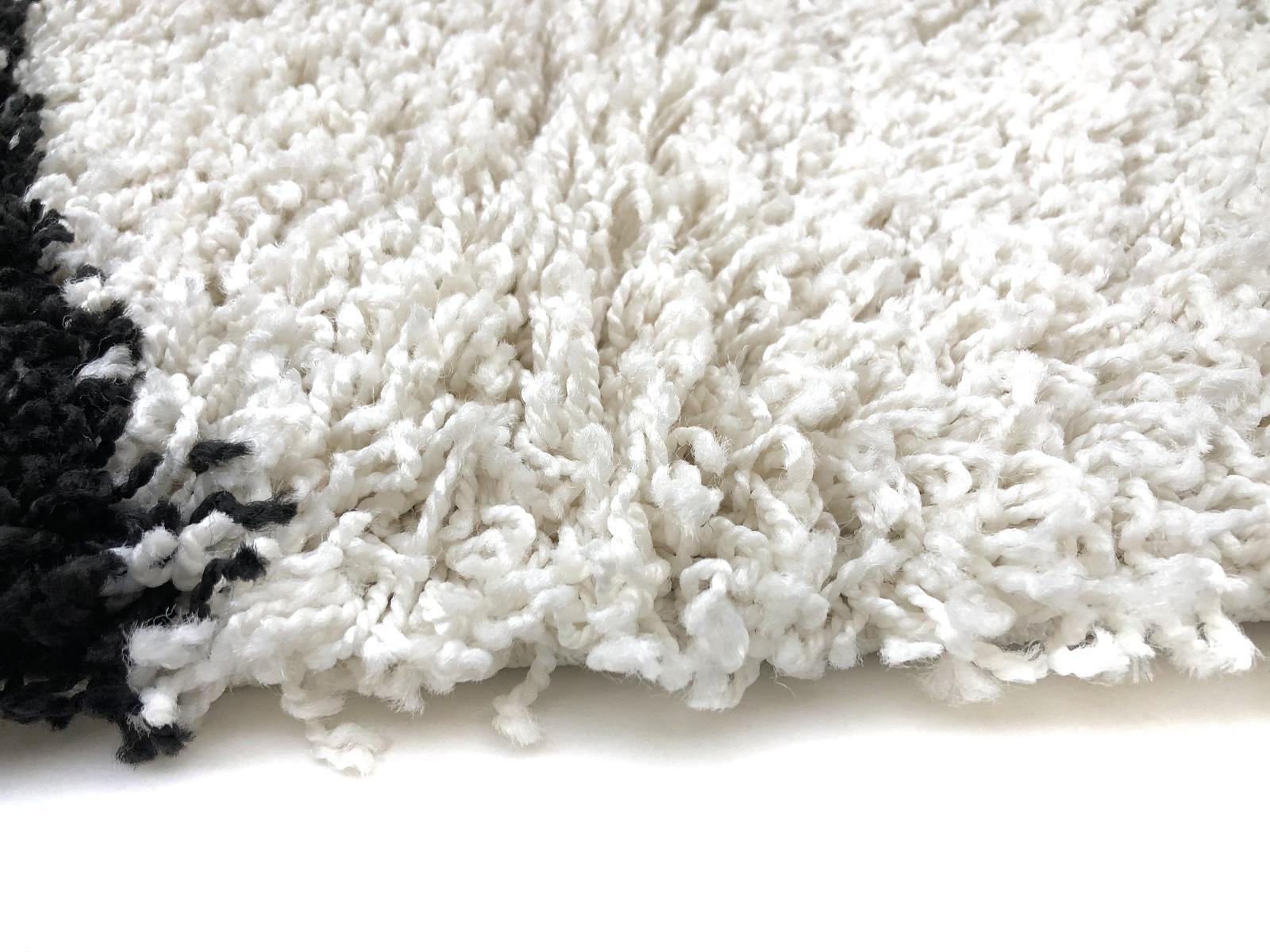 Пухнастий килим Plumis Lux WHITE 7368В