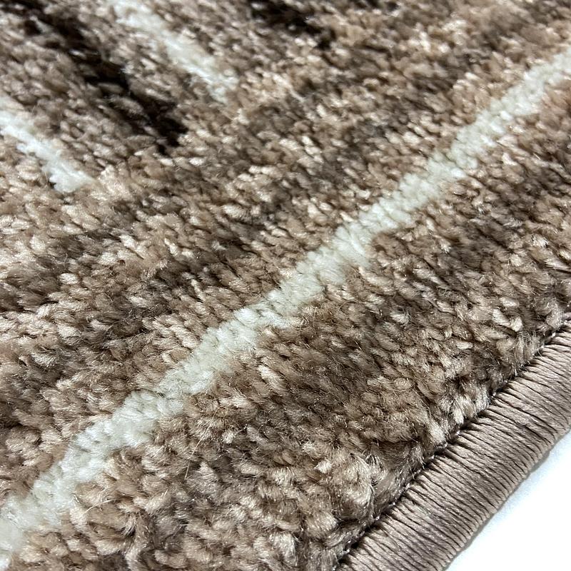 Килим фризе з невисоким ворсом в виде паркета Macio Beige 02596A