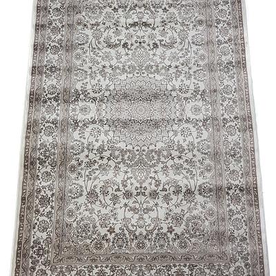 Класичний килим з поліестеру Argentum WHITE 4260D